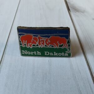 North Dakota Buffalo Plains State Pin Souvenir Travel Hat Lapel Collectible